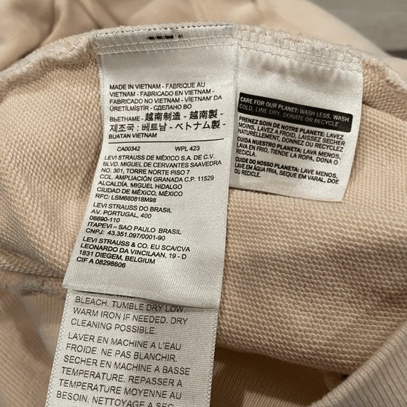 Women's Levi's Oversized Sweatshirt Size Small (Fits REALLY Big) - Picture 4 of 5